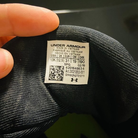 Under Armour Cleats - Picture 3 of 3